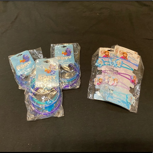 NEW Disney's Girls Hair  Snap Clips & Finding Dory Bracelets - 6 Packages - Picture 1 of 2